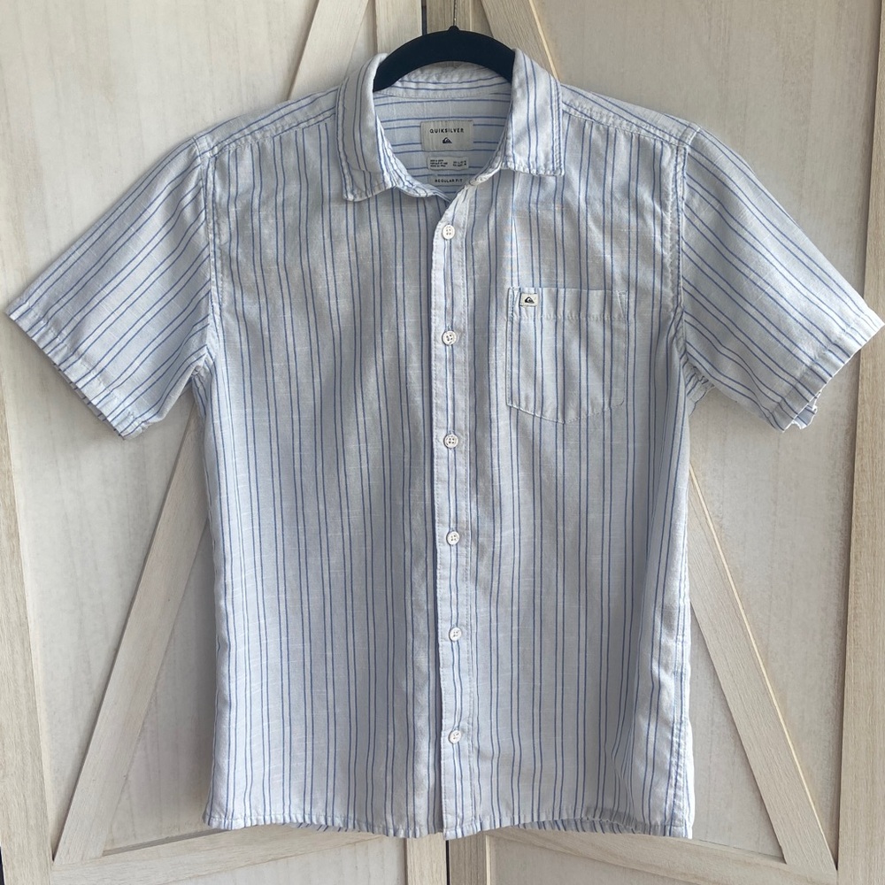 Quiksilver Boys Cotton Blend Striped Shirt
Size L (14) Short Sleeve Button Down